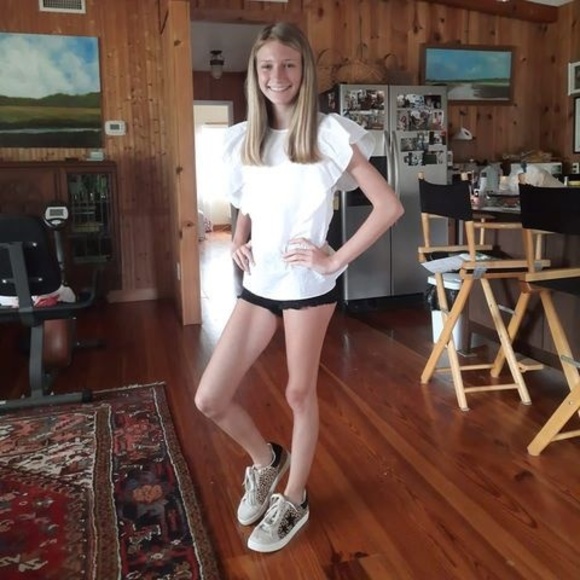 Meet your Posher, Gwen - Picture 1 of 1